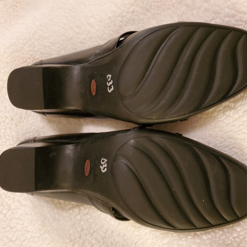 Clark's women's black pumps,  size 11M. - Picture 5 of 8